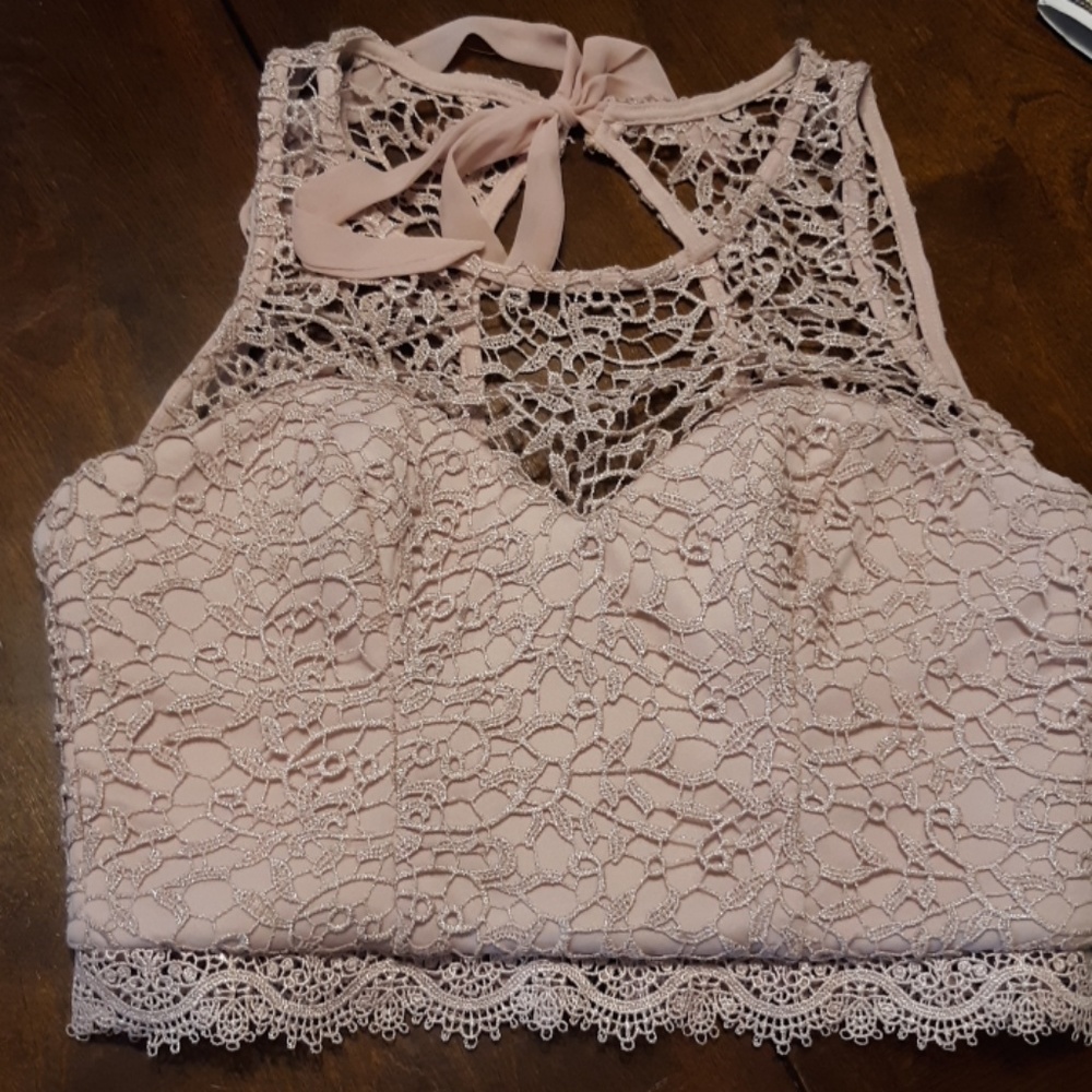 Beautiful Sequin Hearts mauve pink crop top. Size3